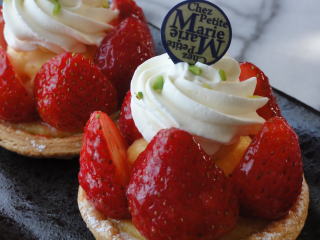 苺のタルトレット